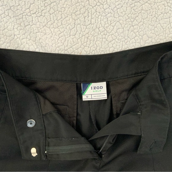 Izod Golf Bermuda Shorts Womens Size 12 Black Flat Front Athletic Performance - Picture 3 of 11
